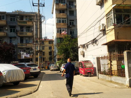 液壓件廠宿舍居住體驗(yàn)與周邊房產(chǎn)市場分析